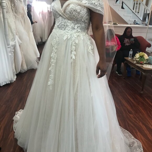 Monica Loretti "Lazzara" Wedding Gown-Size 14 - Picture 3 of 3